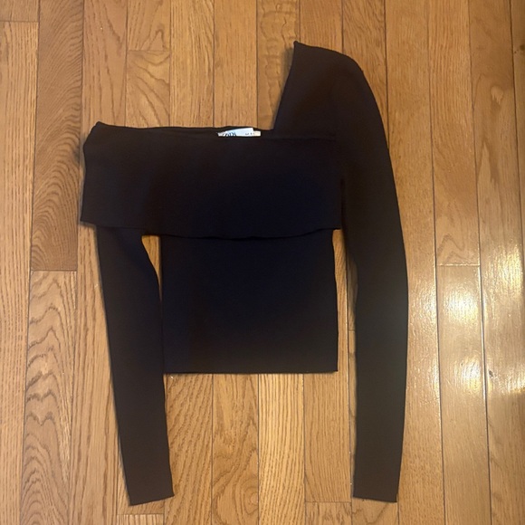 Zara Black Asymmetrical Off-Shoulder Top - Picture 3 of 8